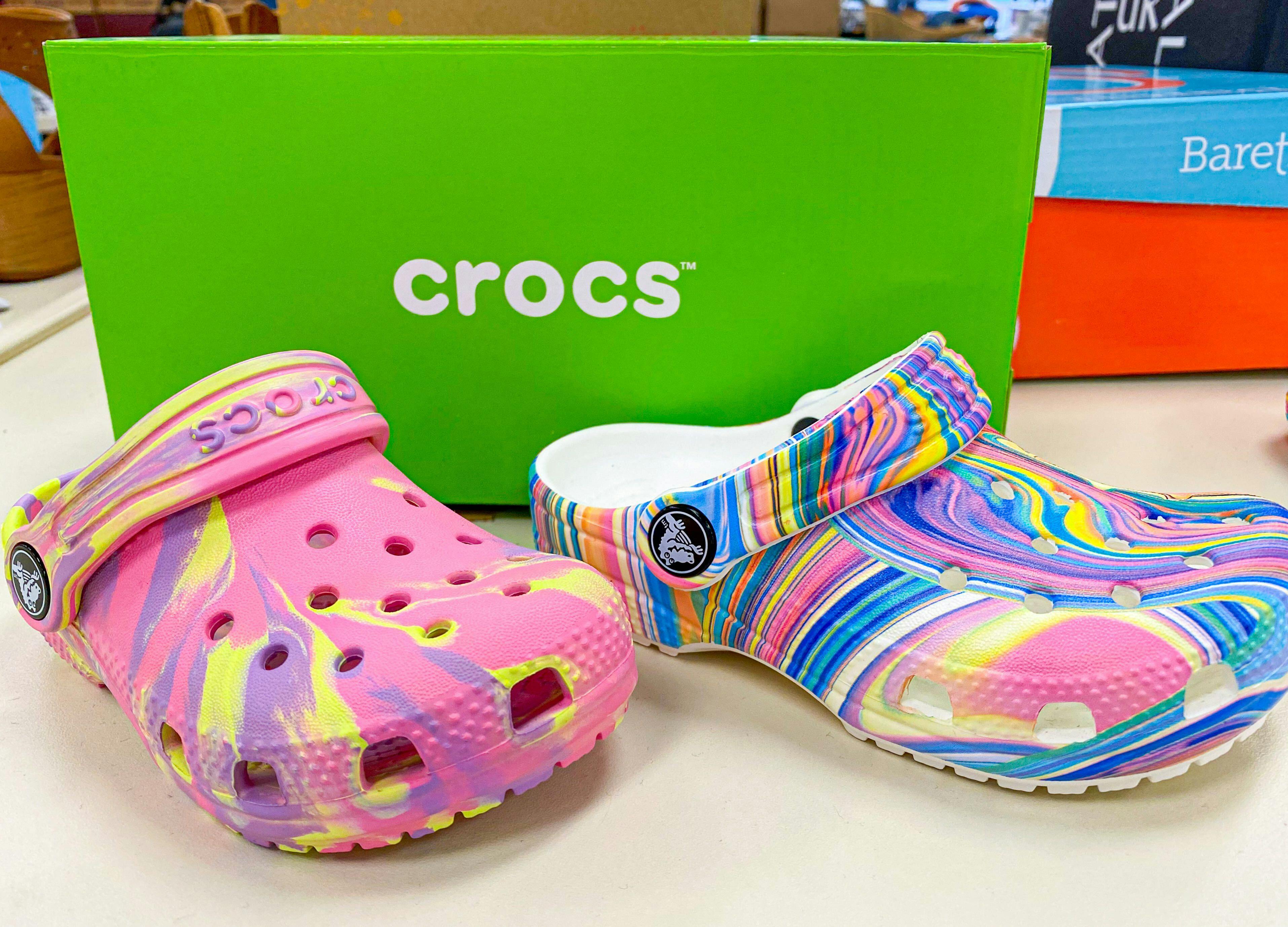 crocs on sale free shipping