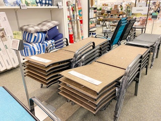 chaise lounge chairs in store