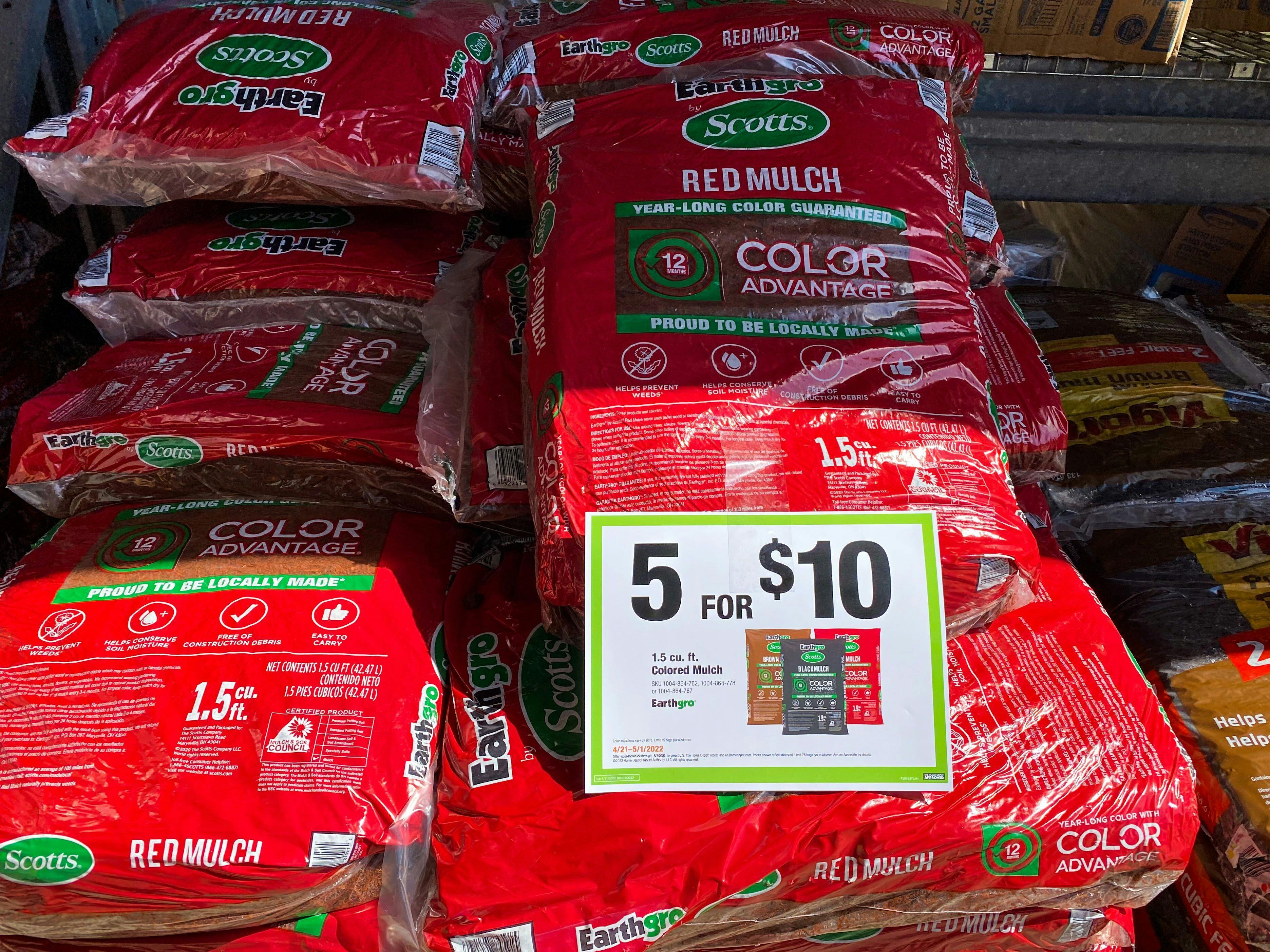 scotts earthgro mulch bags at Home depot with a "5 for $10" sale on top of them