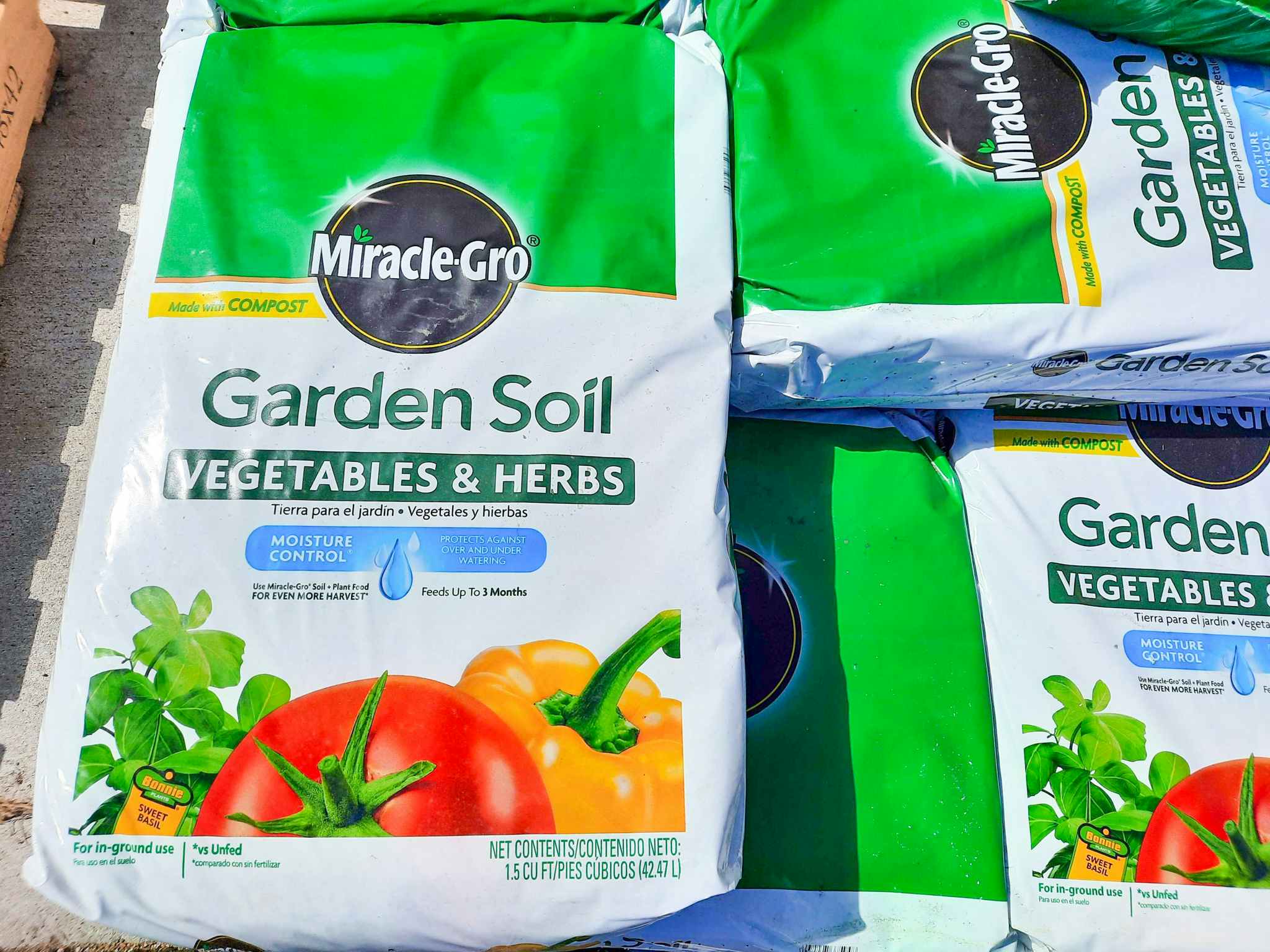Miracle Gro Garden Soil Vegetables & Herbs at Ace Hardware