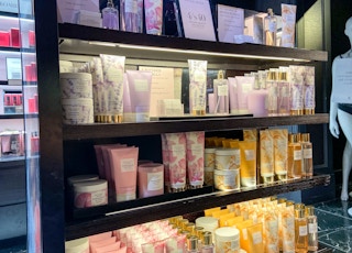 amazon victorias secret store beauty personal care products natural beauty collection display em may 2022 1651598046 1651598046
