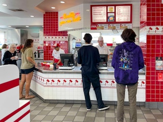 in n out burger restaurant check out 2022 03 1653420633 1653420633