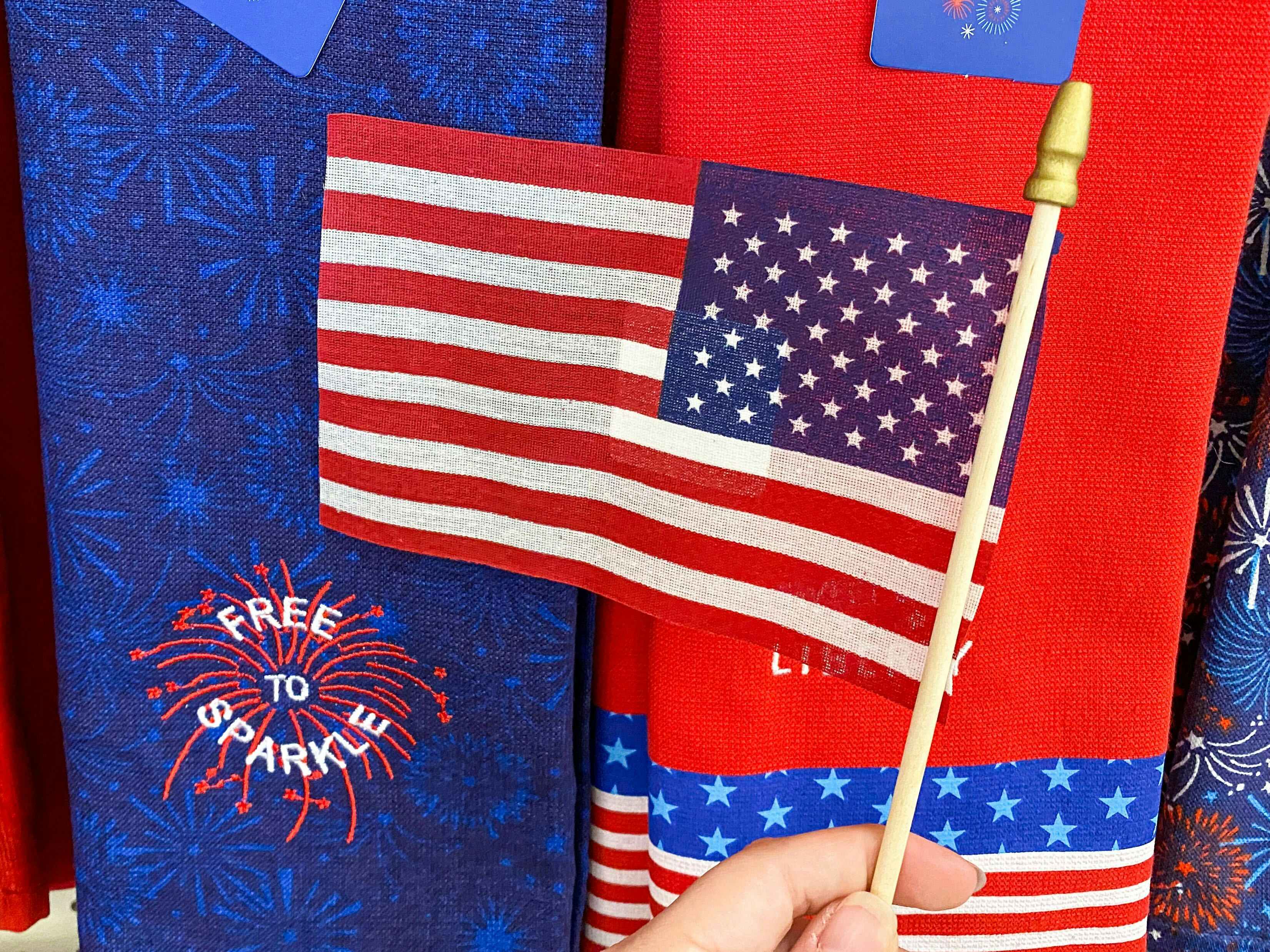 joann-fabrics-memorial-day-patriotic-americana-july-fourth-decor-2022-17