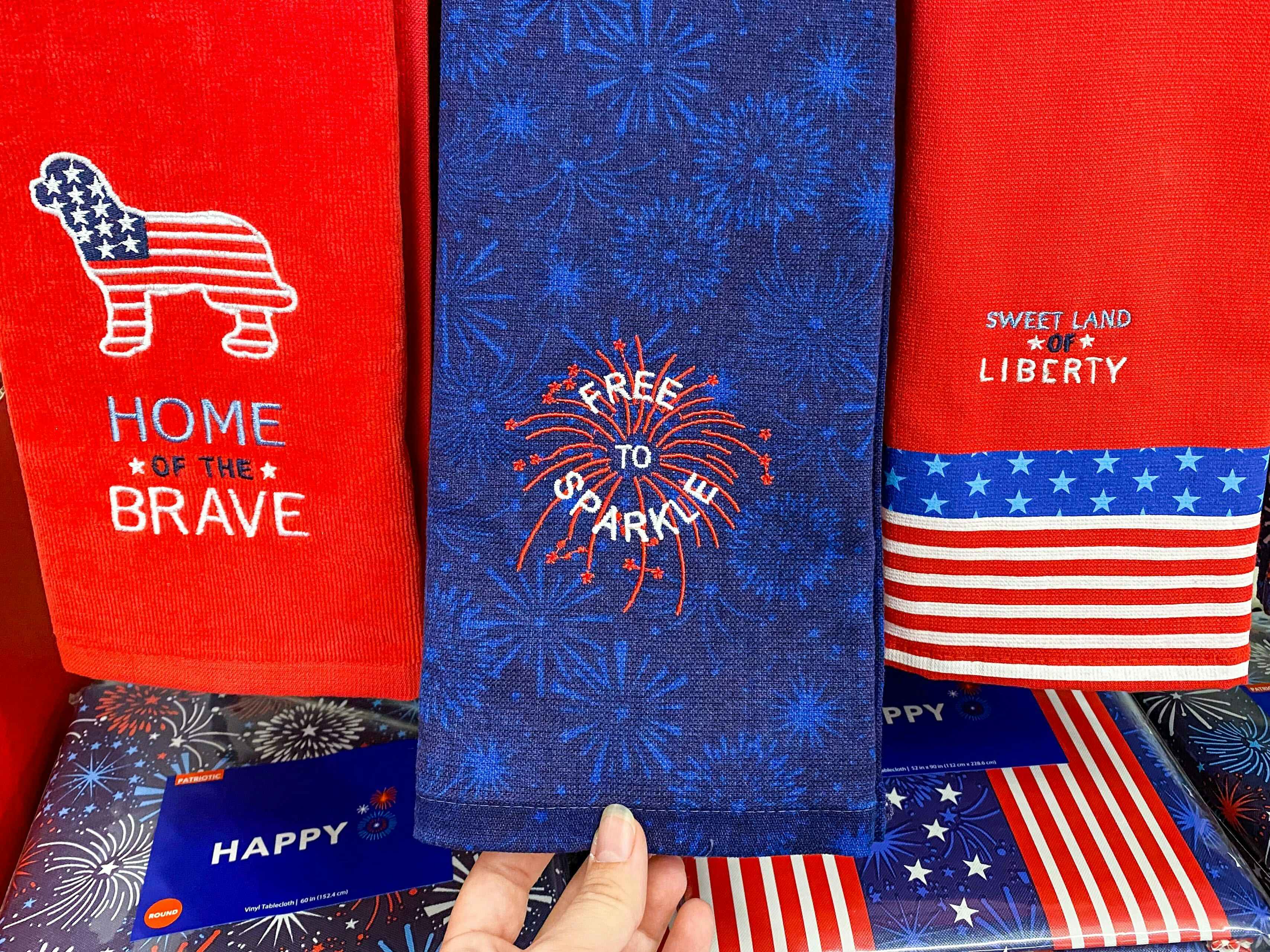 joann-fabrics-memorial-day-patriotic-americana-july-fourth-decor-2022-19