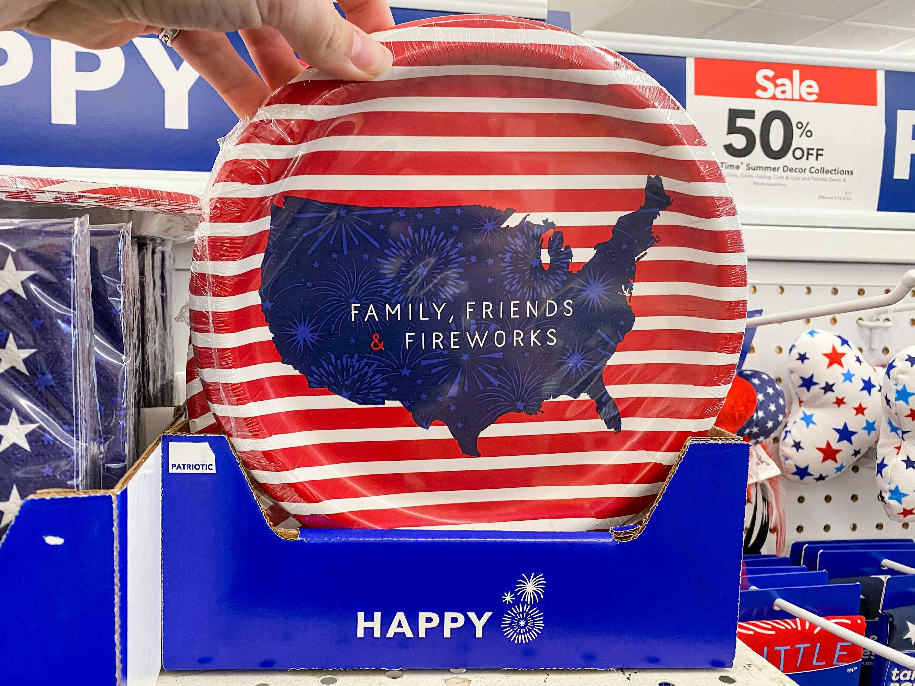 joann-fabrics-memorial-day-patriotic-americana-july-fourth-decor-2022-9