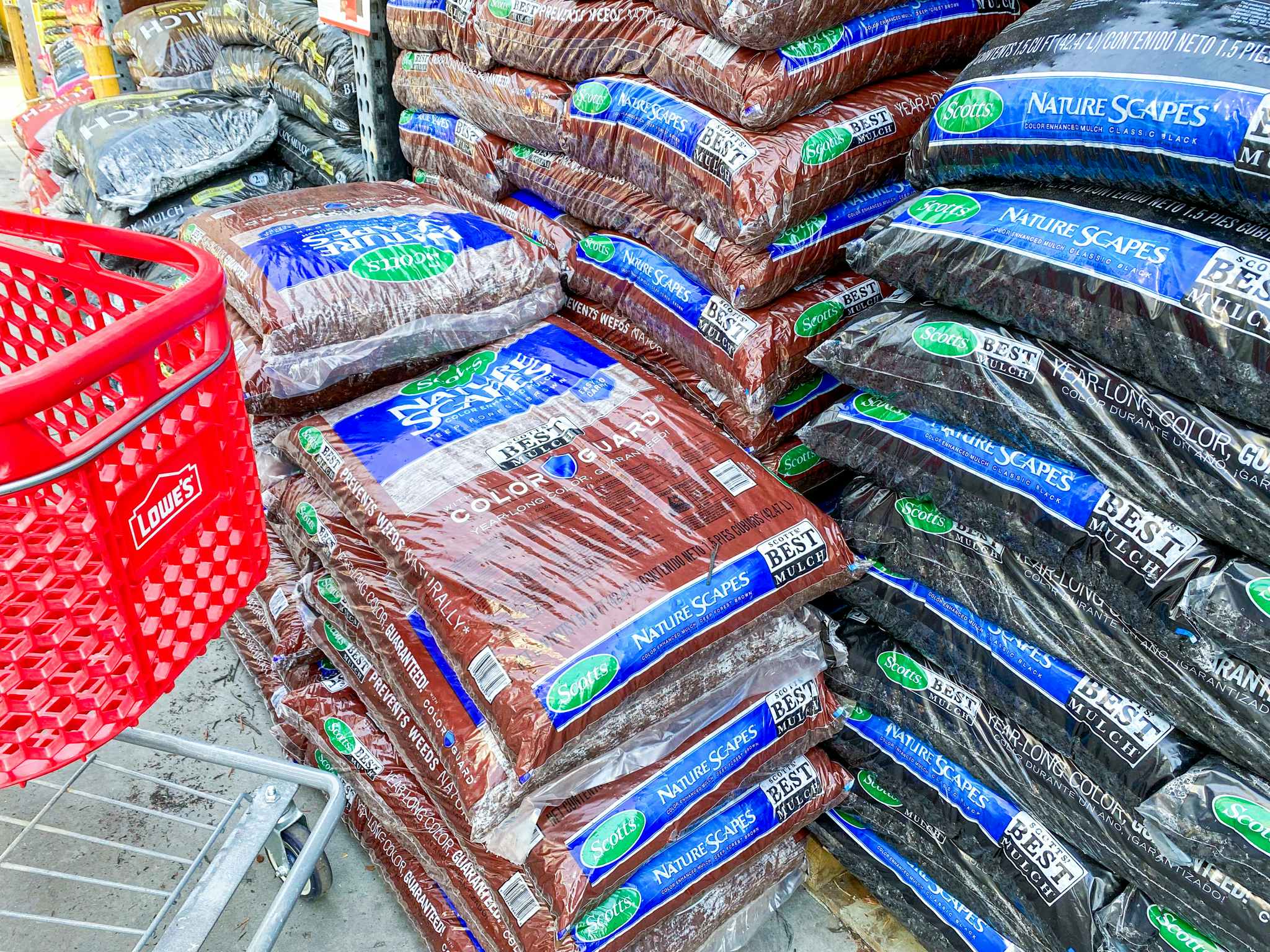 Scotts Nature Scapes Mulch at Lowe's