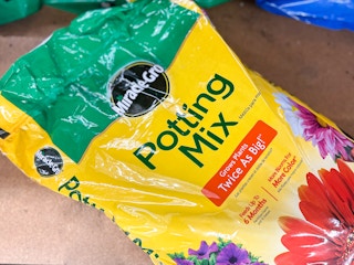 miracle grow potting 2022 1653404494 1653404494