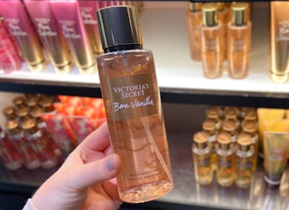 victorias secret bare vanilla mist amazon store beauty hand holding em may 2022 1651596284 1651596284 scaled