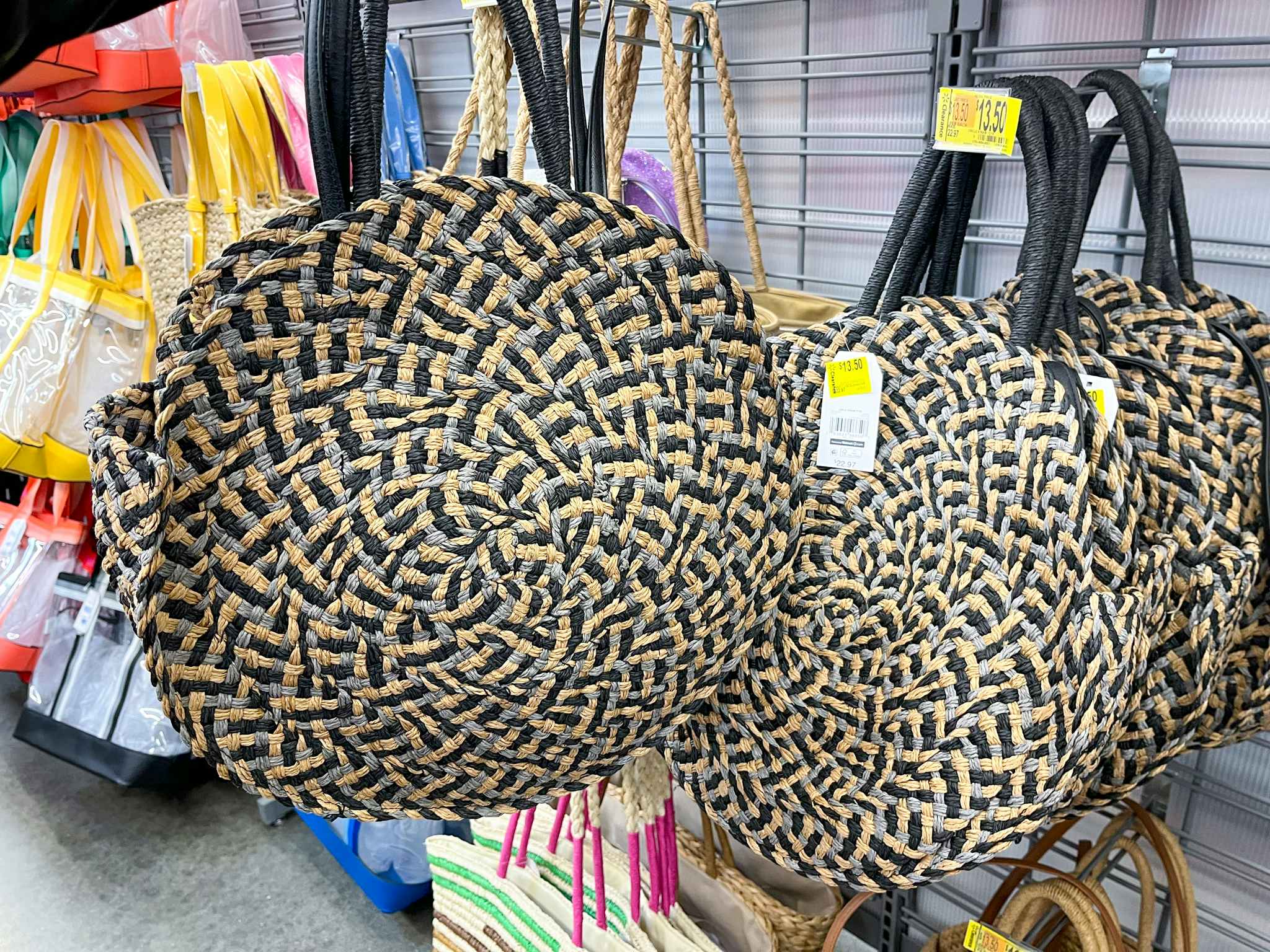 walmart time and tru circle straw multi totes on display