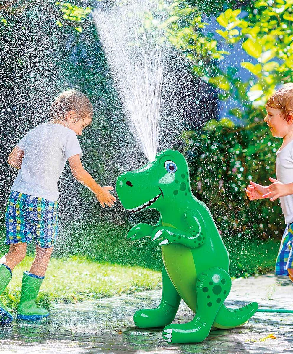 zulily-outdoor-dinosaur-sprinkler-2022-1