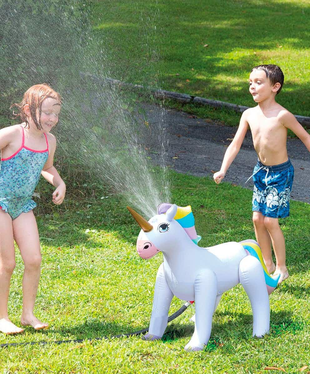 zulily-outdoor-unicorn-sprinkler-2022-3
