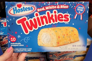 aldi hostess twinkies 2022 sv 1655317597 1655317597