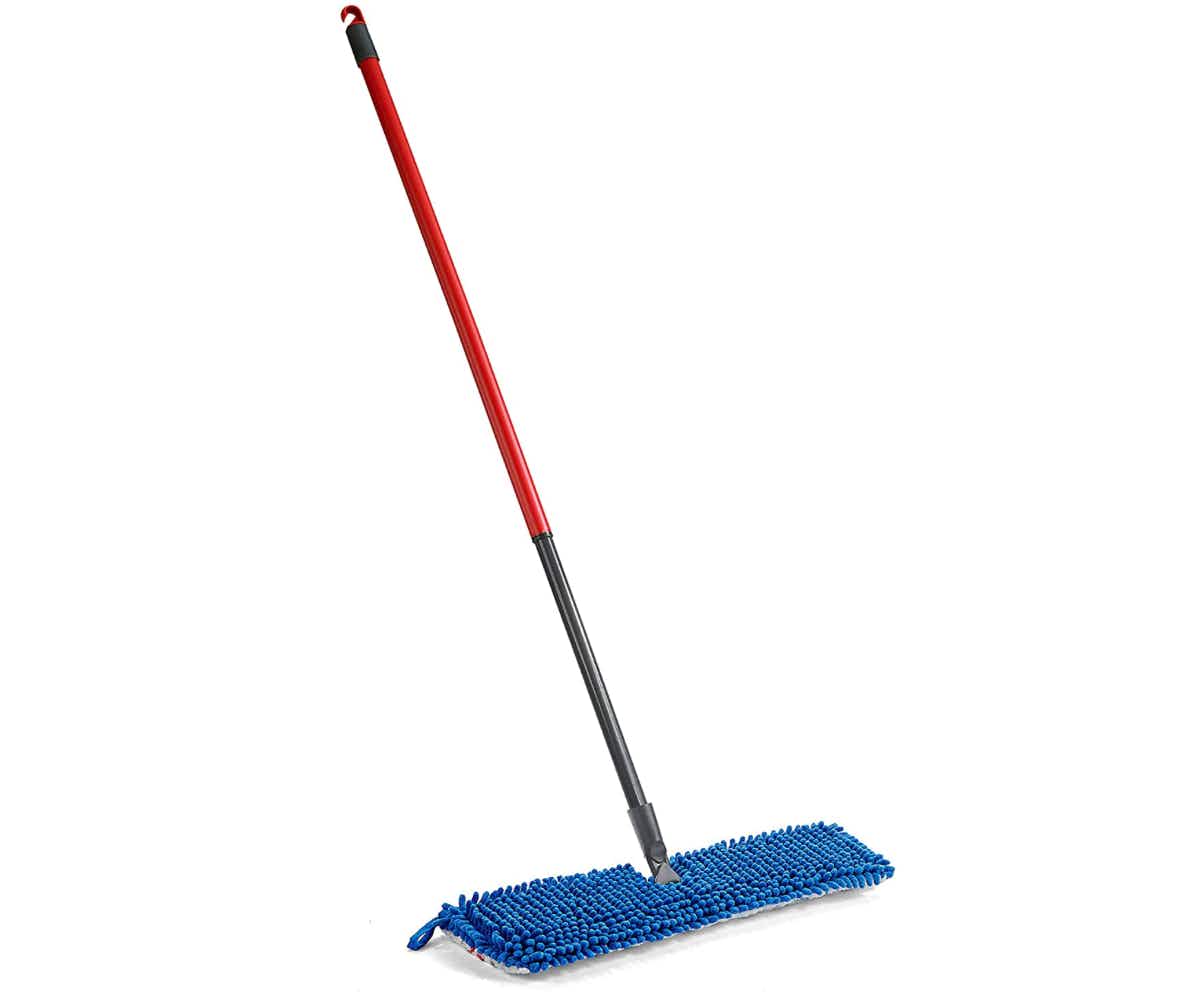 A red a blue flip mop on a white background
