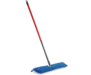 A red a blue flip mop on a white background