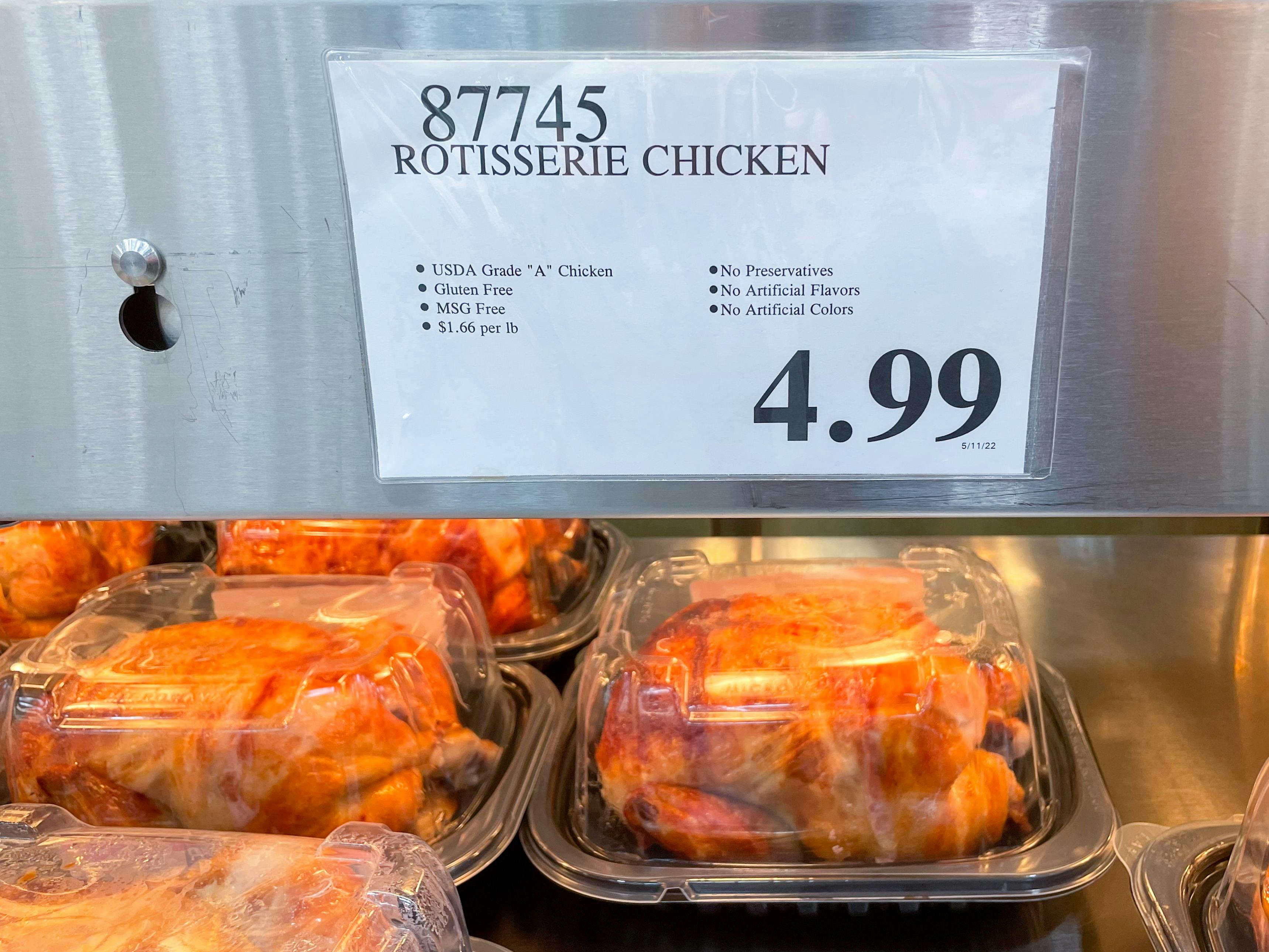 Best Rotisserie Chicken 7 Grocery Deli Prices Sizes Compared The   Costco Rotisserie Chicken 2022 2 1655990060 1655990061 