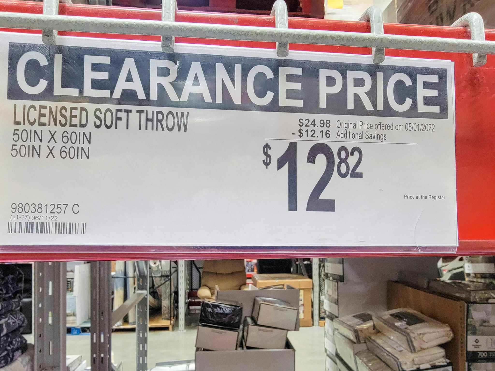 clearance sign for licensed throw blankets