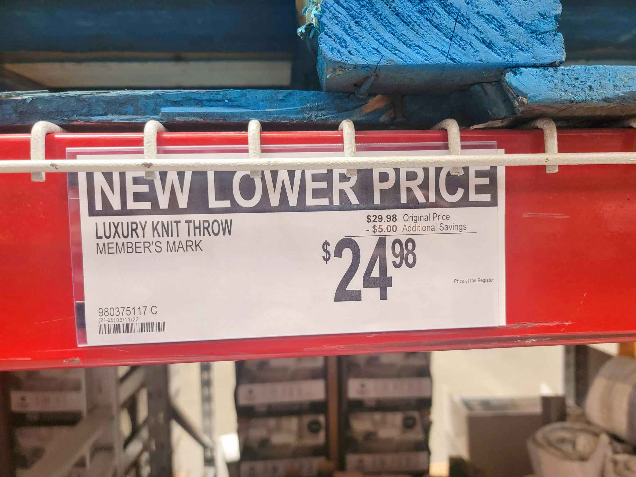 sign for a lower price on throw blankets