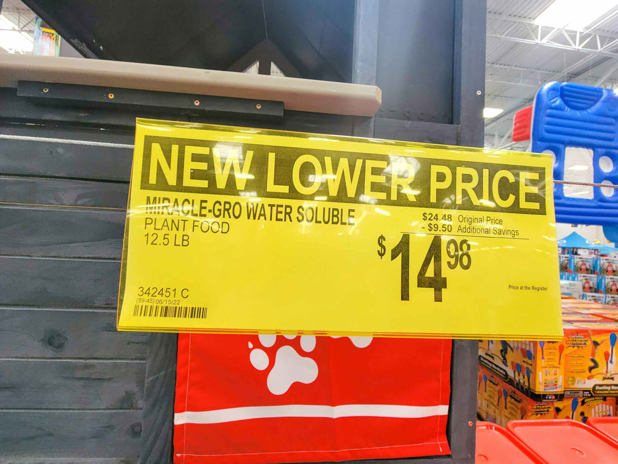 sign for a new lower price on miracle gro plant food