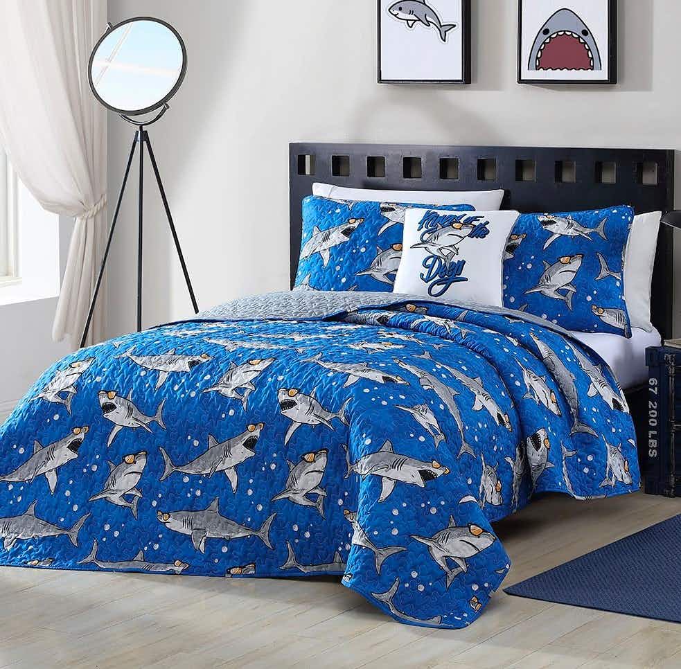 zulily-kid-quilt-set-shark-2022-1