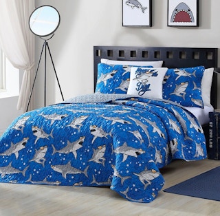 zulily-kid-quilt-set-shark-2022-1