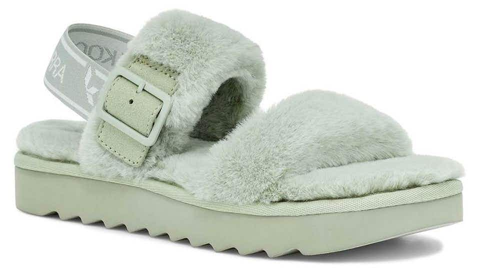 zulily-ugg-green-desert-sandal-2022-4