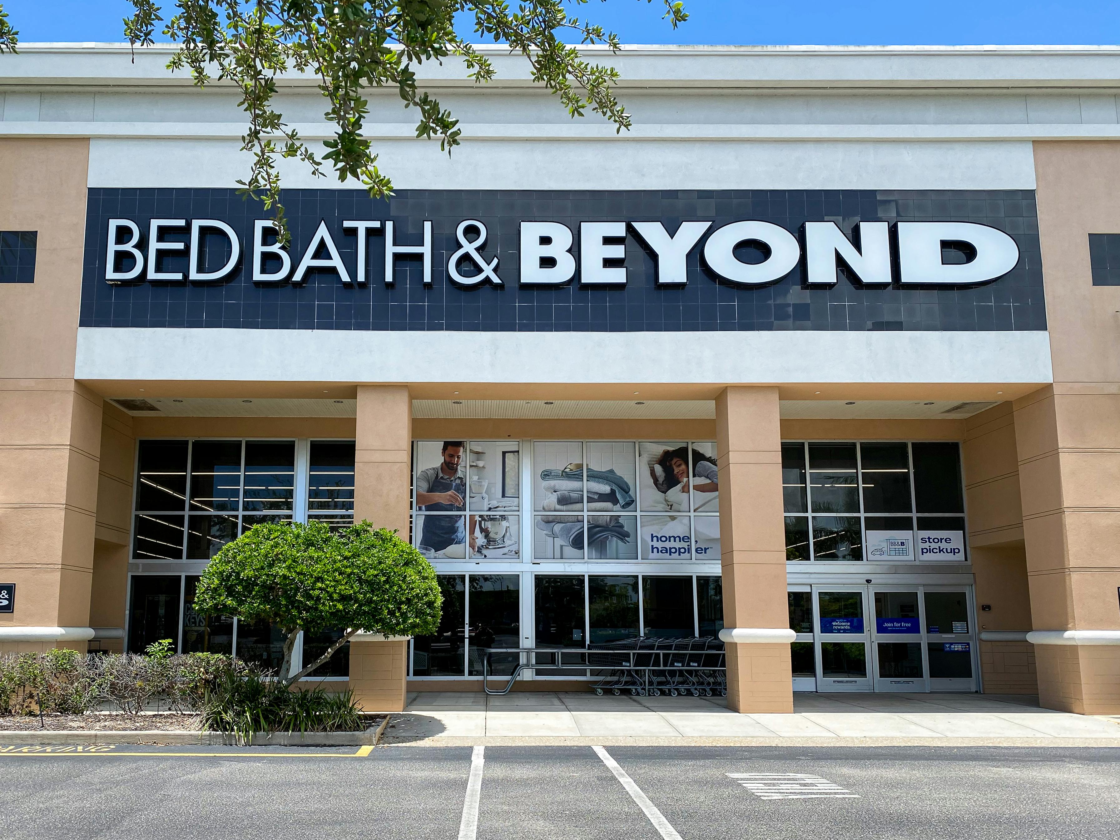 A Bed Bath & Beyond storefront.