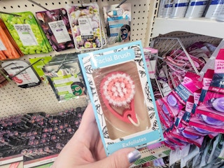 hand holding an exfoliating facial brush