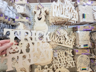 wooden halloween phrases to paint, trick or treat, wicked, and happy halloween