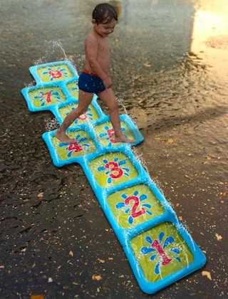 jane-hopscotch-sprinkler-mat-2022-2