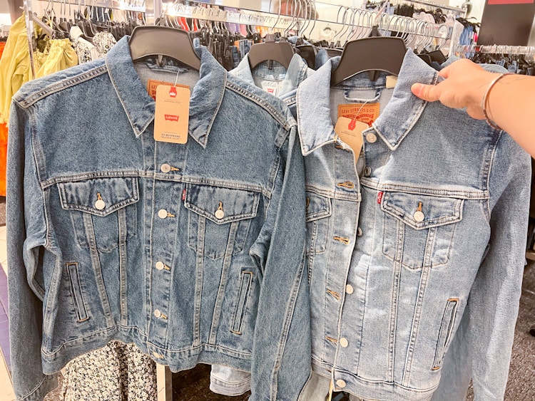 levi's denim trucker jackets on a clothing rack.
