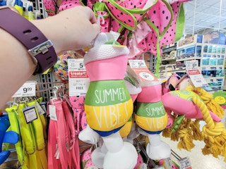 hand holding a cocktail dog toy that says summer vibes