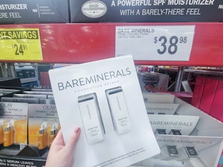 hand holding a bare minerals foundation primer 2-pack