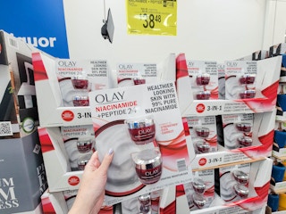 hand holding a 2 pack of olay niacinamide moisturizer