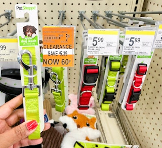 hand holding Petshoppe Nylon dog leash next to clearance tag