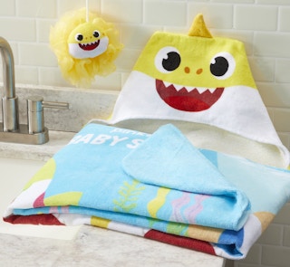 walmart baby shark hooded towel loofah set 2022 1657639034 1657639034