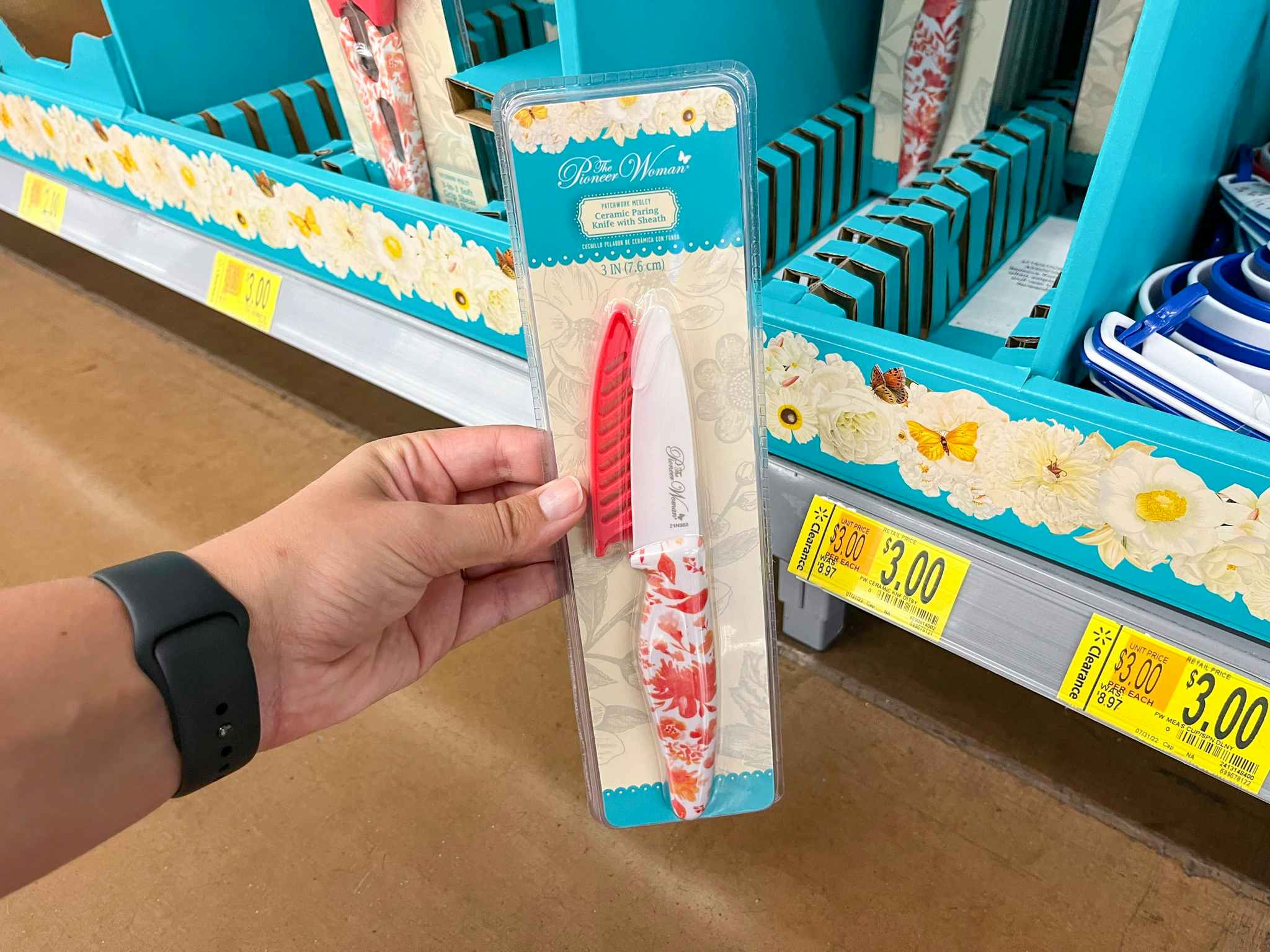 hand holding pioneer woman patchwork medley pairing knife at walmart
