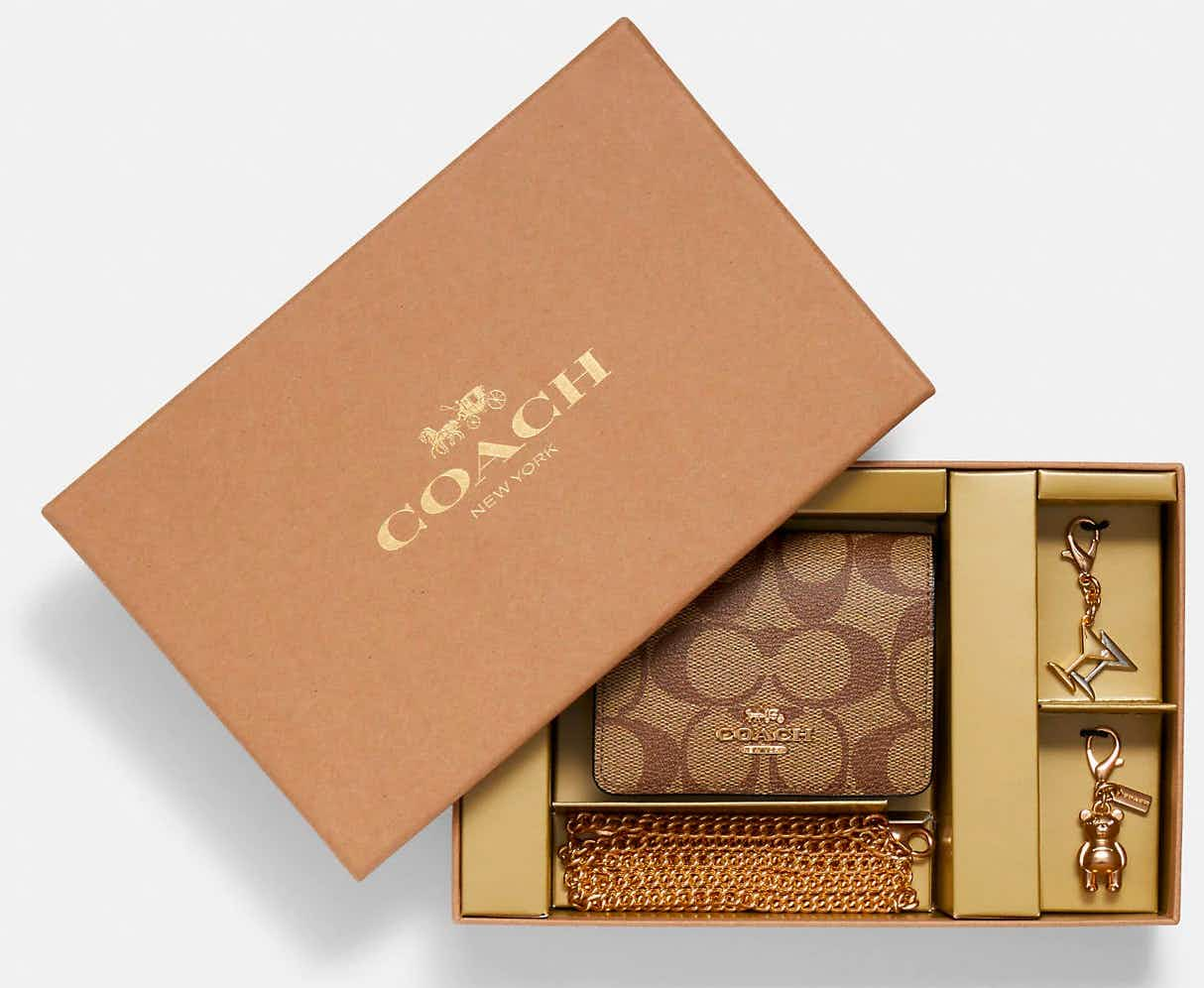 coach-outlet-boxed-set-2022-2