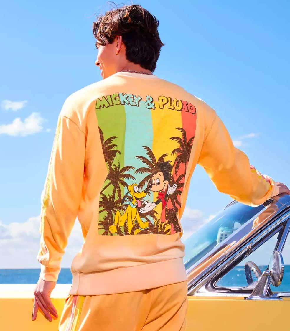 disney-store-sweatshirt-2022-4