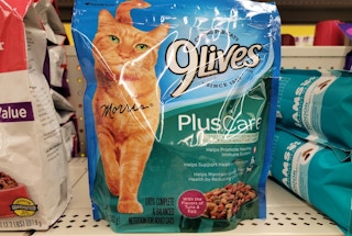 dollar general 9 lives cat food 2022 sv 1660566716 1660566716 e1671040744988