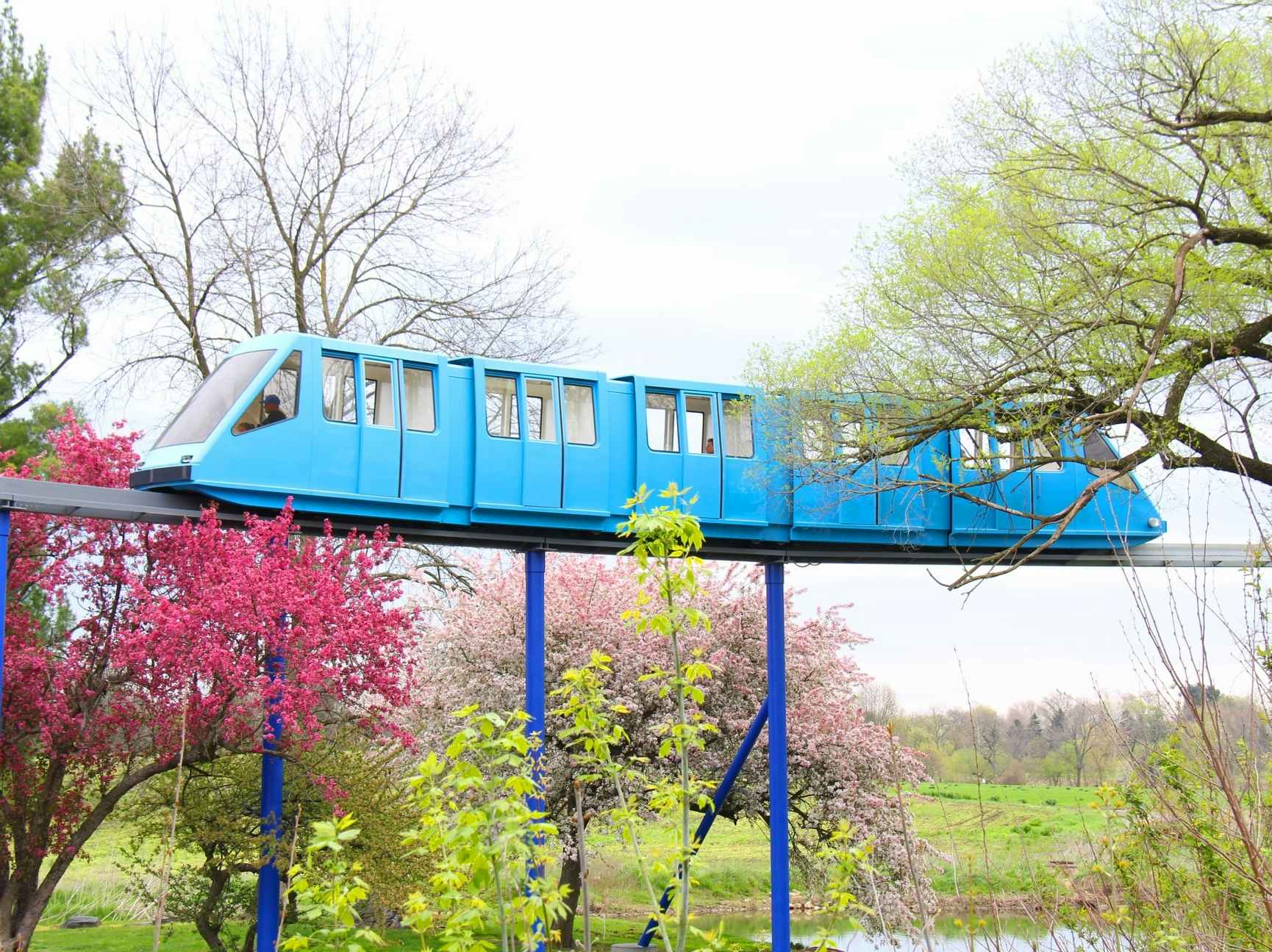The monorail ride at Dutch Wonderland going along the rails.