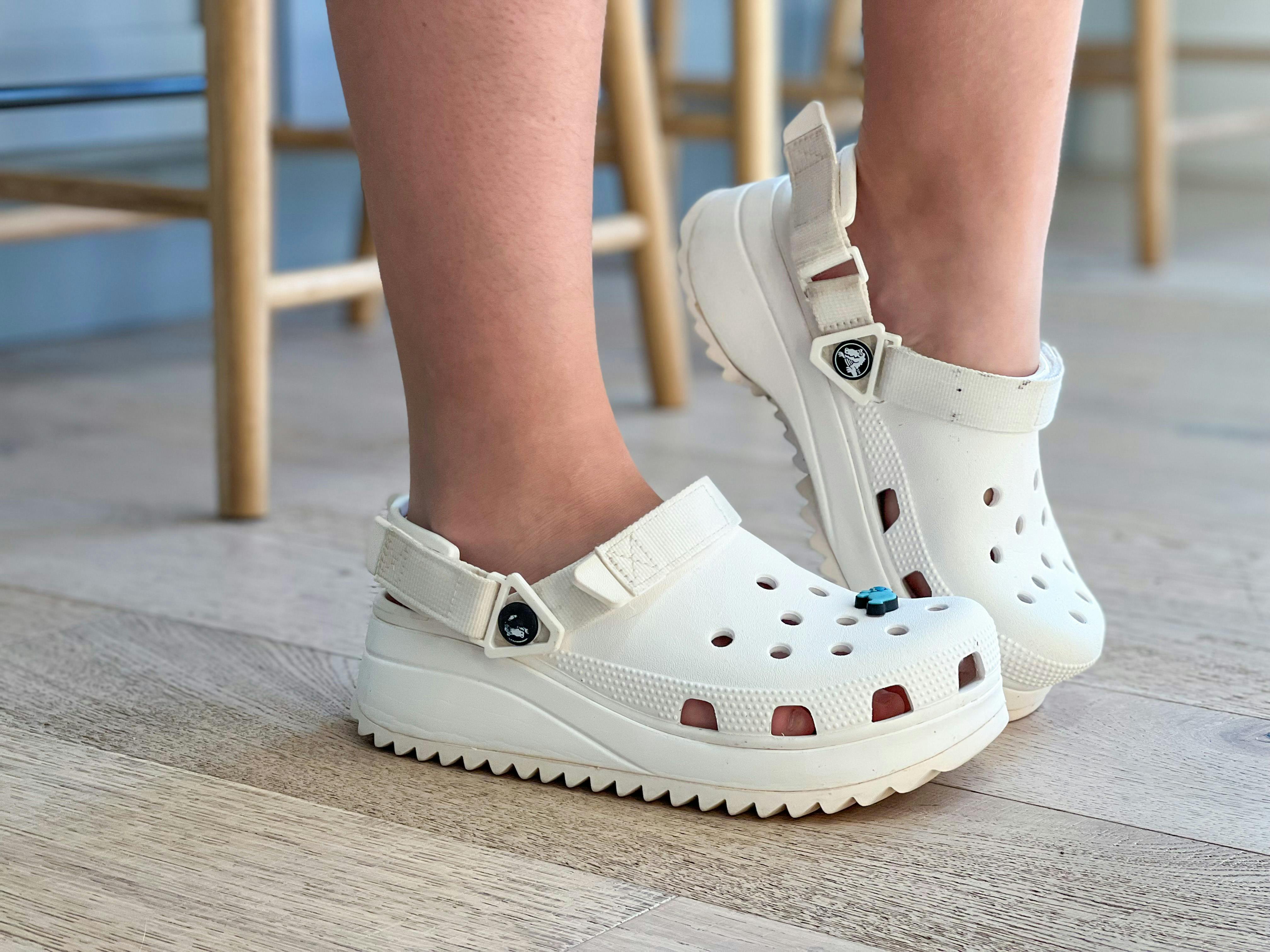 How to clean online white crocs with fur