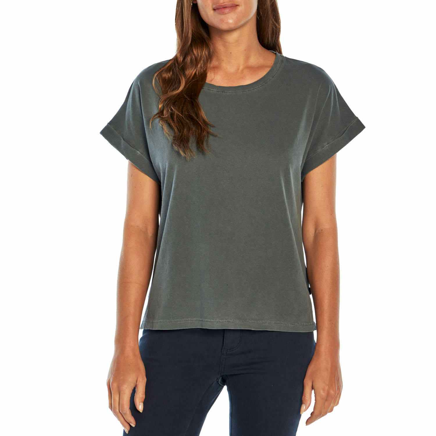 woman wearing a gap short sleeve tee in grey