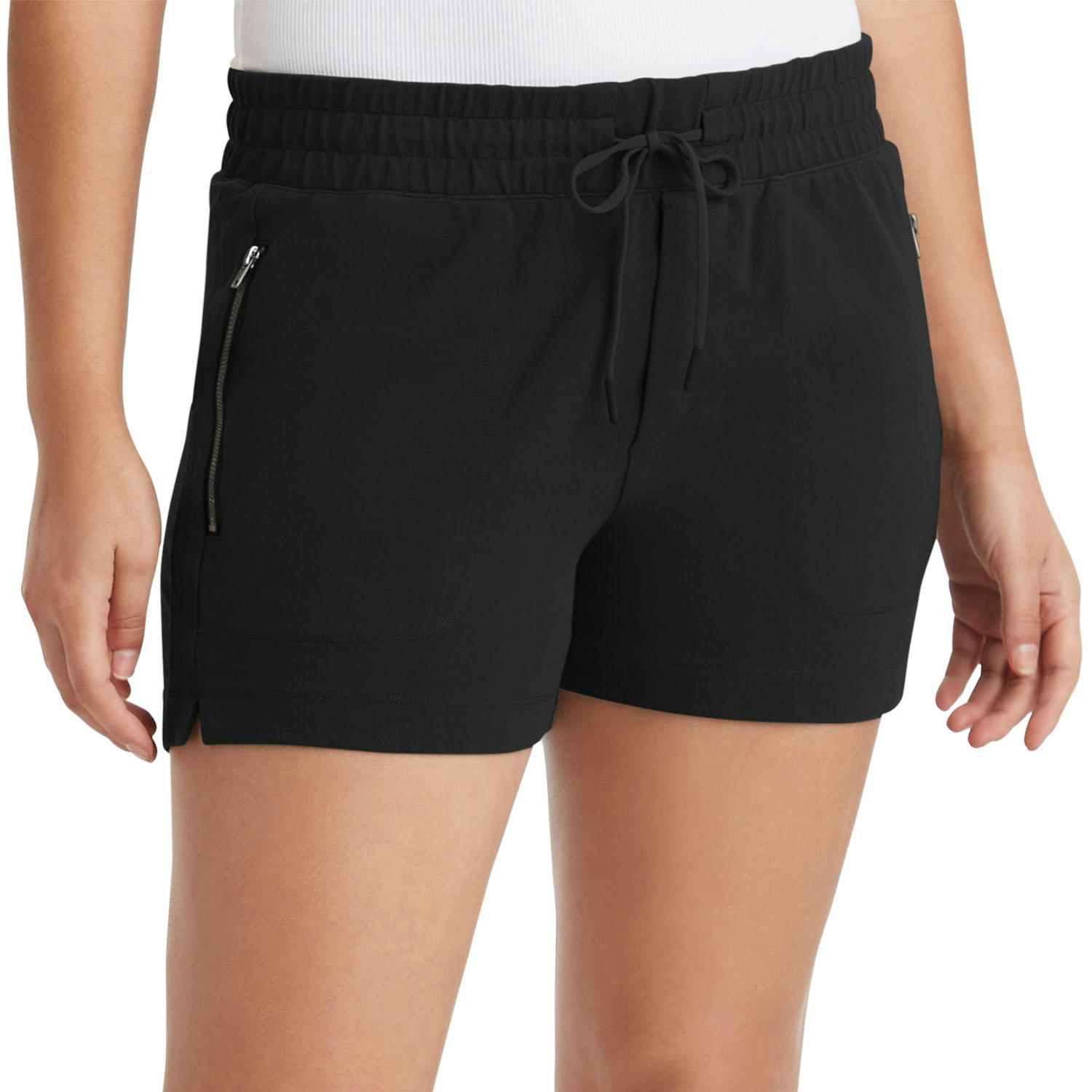 woman wearing black shorts