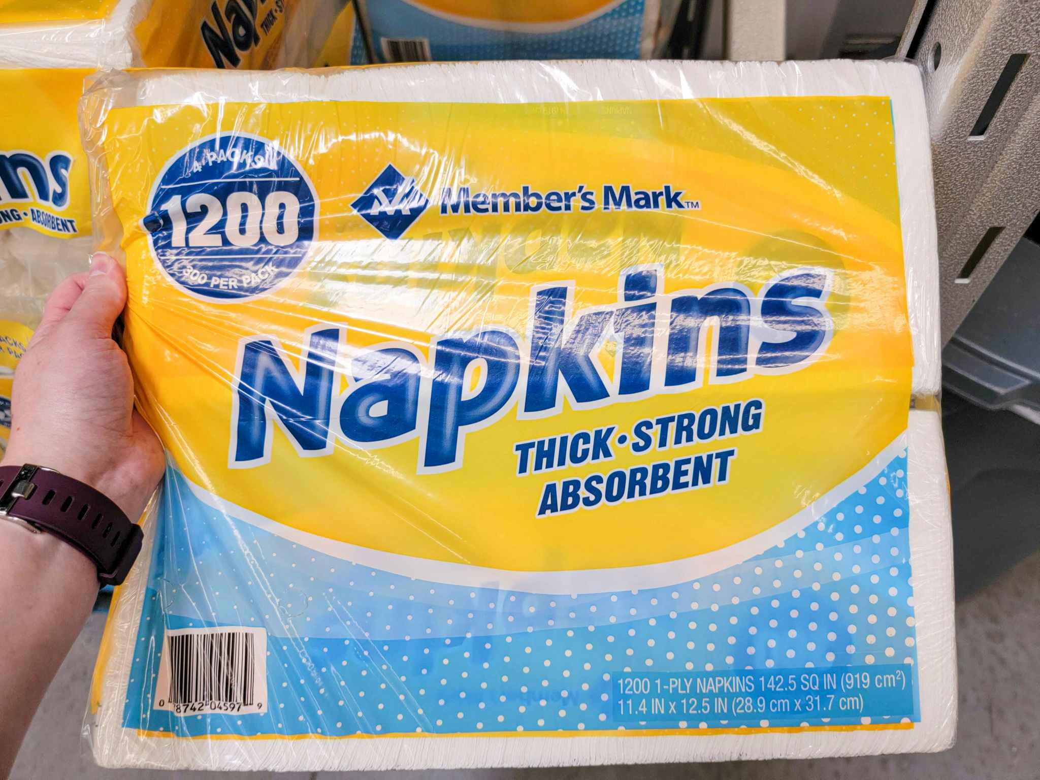 a pack of 1200 napkins