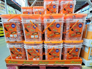 buckets of 375 reeses's