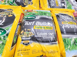 40 pound bags of scott's turf builder weed & feed