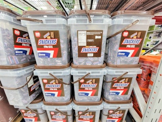 buckets of 350 fun size snickers bars