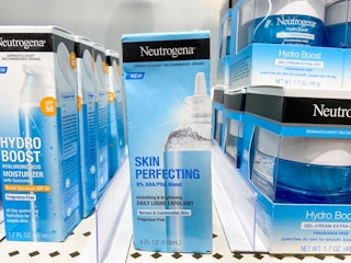 target neutrogena skin perfecting serum 2022 01 1660069277 1660069278 scaled
