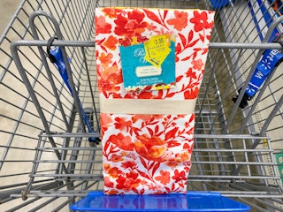 The Pioneer Woman Kitchen Towels in Walmart shopping cart. Clearance sticker reads $3, regularly $5.94.