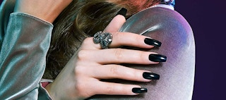 amazon screenshot kiss glue on fake nails halloween black 1663202992 1663202992